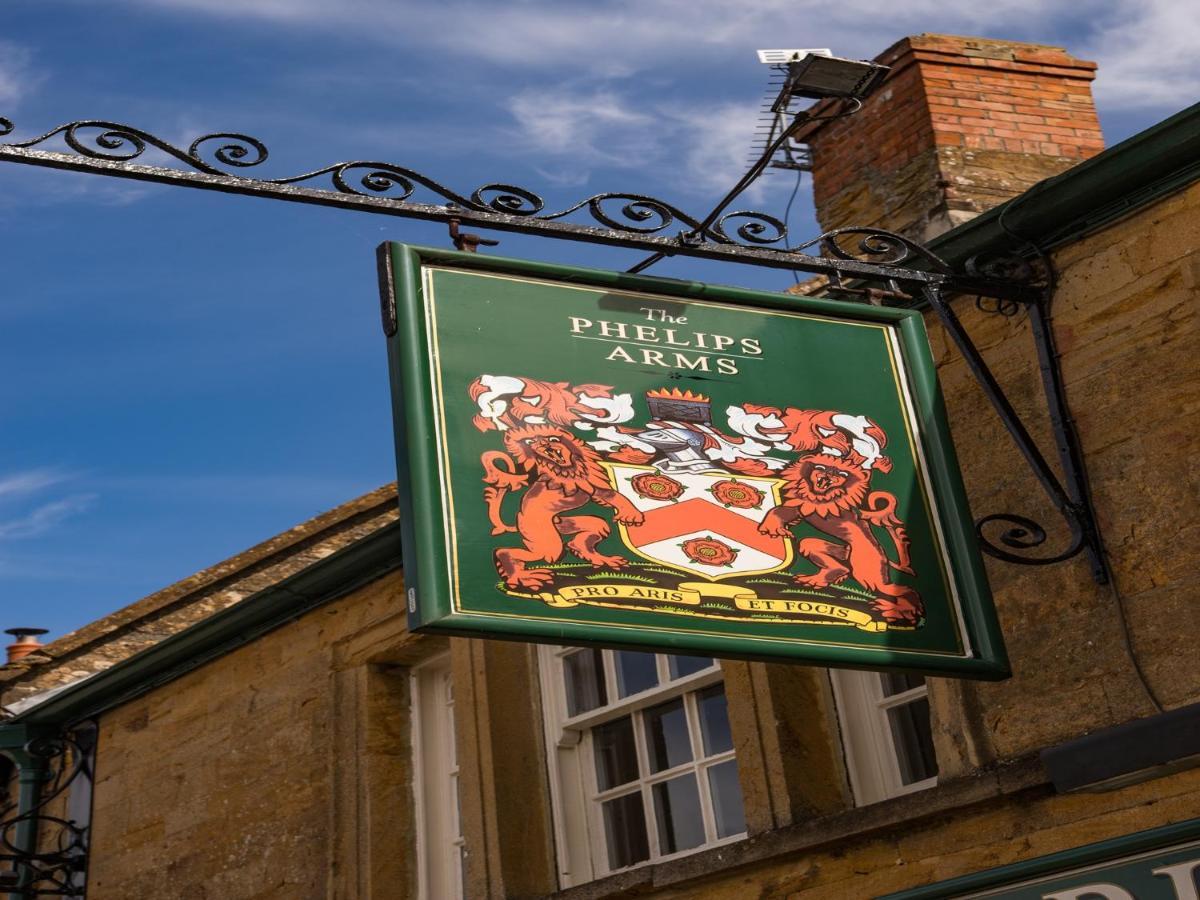 Phelips Arms Bed & Breakfast Montacute Екстериор снимка